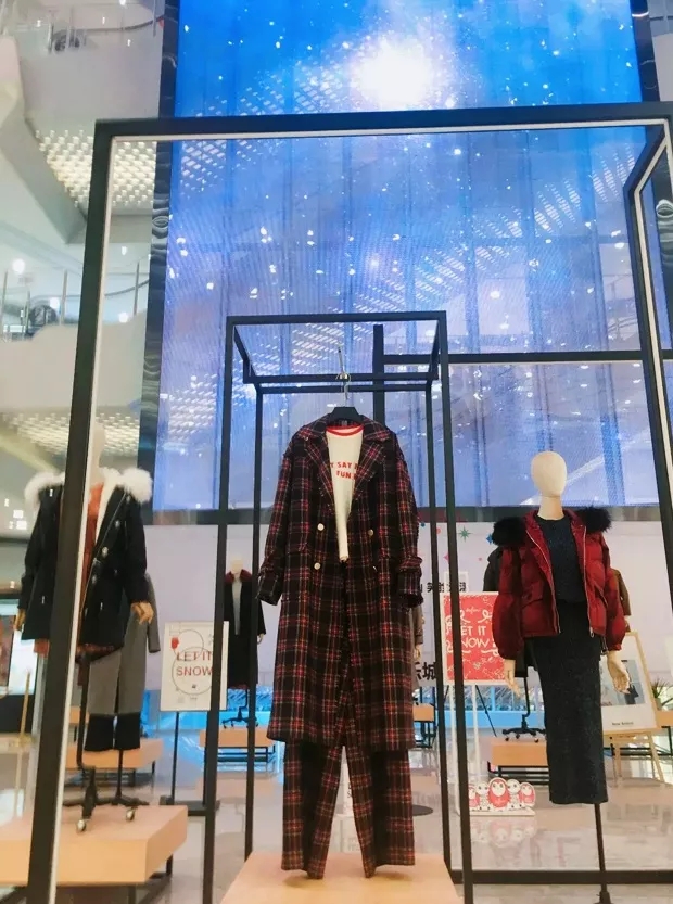 這面3層樓高的壹品玉屏，帶火這座16萬(wàn)㎡購(gòu)物中心的線下?tīng)I(yíng)銷(xiāo) 7.webp.jpg