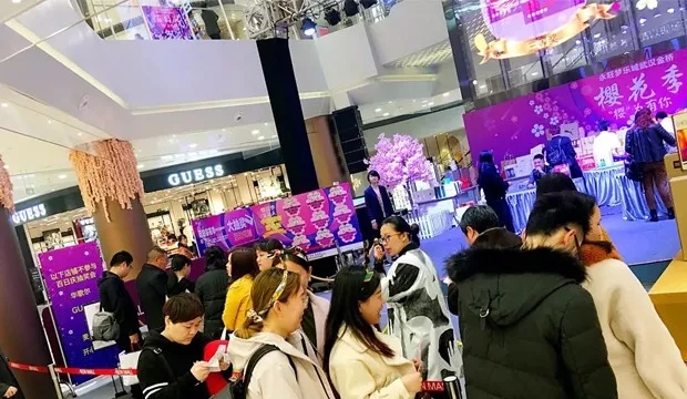 這面3層樓高的壹品玉屏，帶火這座16萬(wàn)㎡購(gòu)物中心的線下?tīng)I(yíng)銷(xiāo) 10.webp.jpg