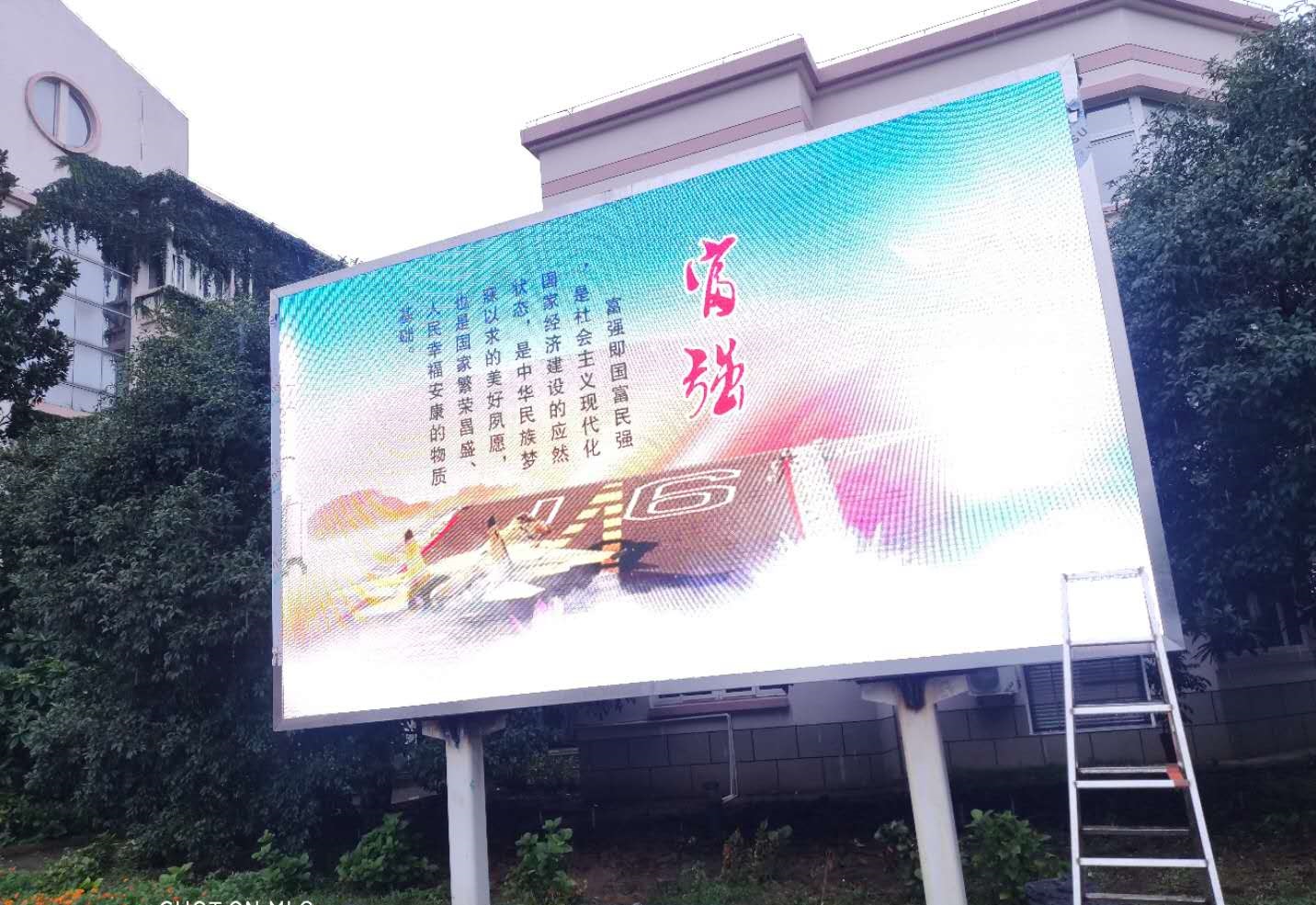 張家港外國語學(xué)校戶外P5“3高”LED顯示大屏完美顯示！